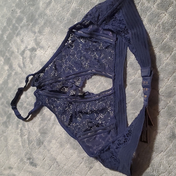 VICTORIA'S SECRET Very Sexy Bralette - Picture 4 of 8